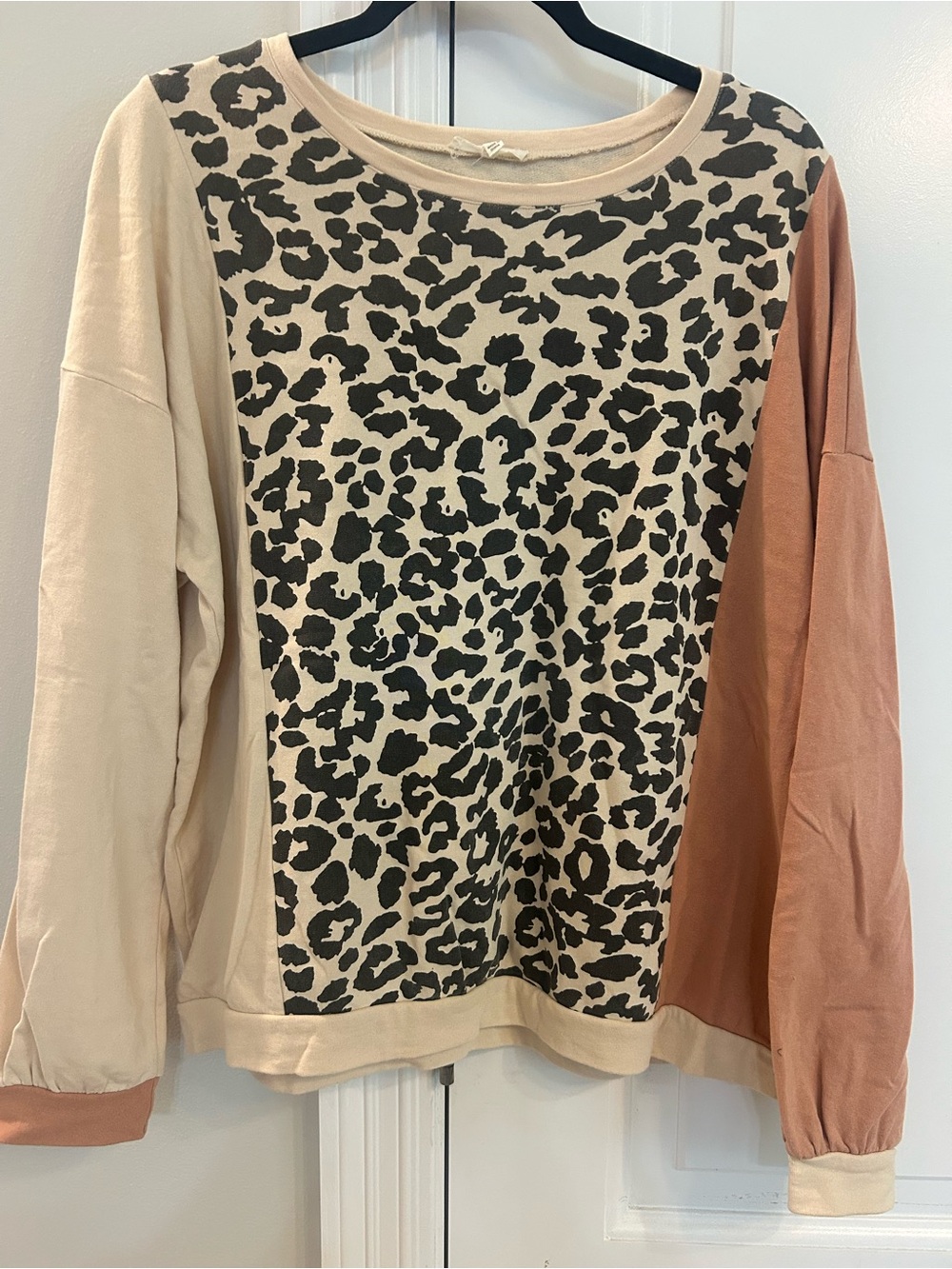 easel Colorblock Leopard Print Sweatshirt in Beige, Black & Brown